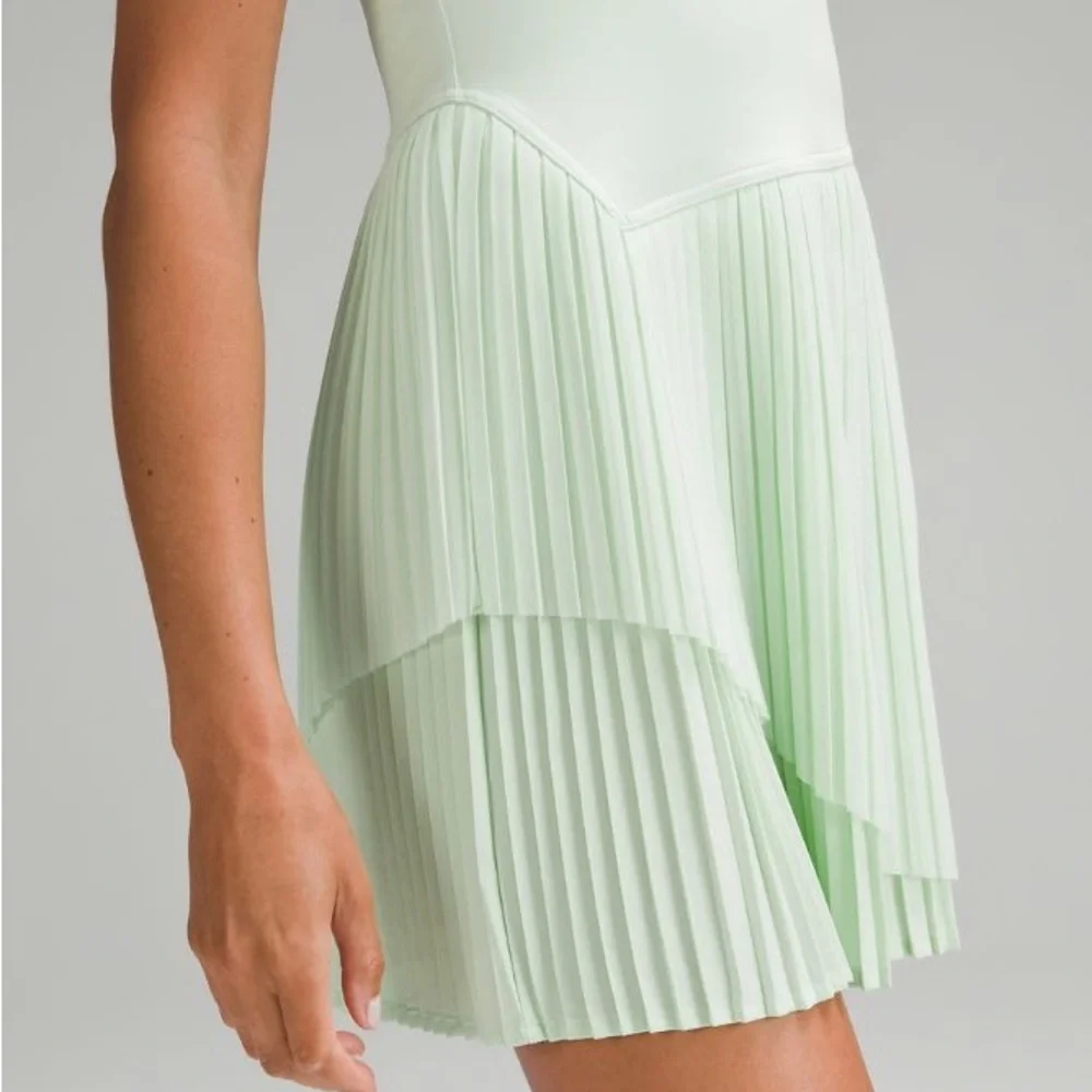 Lululemon Tiered Pleats Kohlrabi Green Tennis Dress - Picture 4 of 10